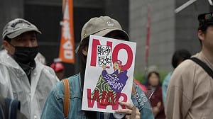 和平主義將瓦解？高市推日本「軍事正常化」惹議 民眾反戰示威擴大