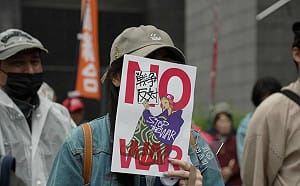 和平主義將瓦解？高市推日本「軍事正常化」惹議 民眾反戰示威擴大