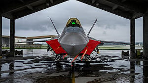 美軍F-22猛禽戰機抵達日本嘉手納空軍基地  強化印太地區威懾力量 