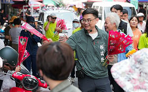 母親節提「雄愛媽媽三大承諾」 賴瑞隆：做媽媽最堅強後盾
