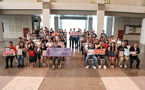 高雄愛心企業嘉惠社教館及校園    環保地墊打造學童安全學習環境