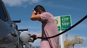局勢破冰？荷莫茲海峽傳將重開 國際油價崩跌至6週低點