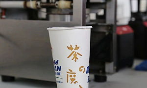 喝手搖飲竟有「黑指甲」！店家神回「算有緣」引爆討論