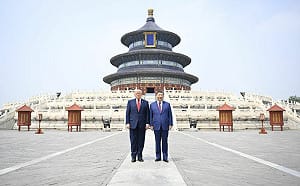 川習會談逾2小時後同遊天壇！媒體追問台灣議題　川普當場未回應