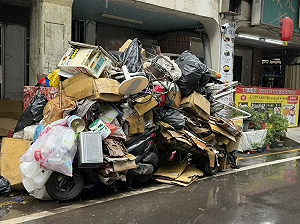 蟑螂老鼠到處跑！桃園市府強制清除「米奇屋」17噸垃圾