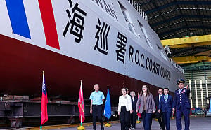 海巡安平級巡防艦最終艘「東港艦」命名下水