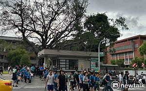 臺南會考首日秩序良好到考率逾99%  黃偉哲赴試務會慰勞並為考生加油