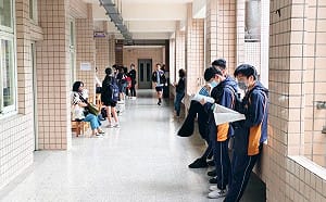 考生控作答紙「寫不上去」！教育部：用紙經過測試 符合標準