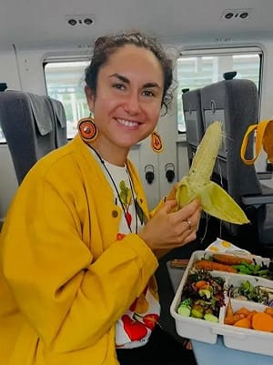 受不了台鐵排骨便當味！譚曼然許願「火車素食車廂」慘遭炎上