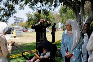 加州伊斯蘭中心槍擊案3死　2嫌附近車內自戕身亡