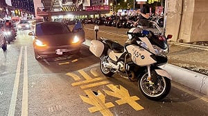 特斯拉追撞警用重機！竟留言嗆「早就看條子不爽」 警方要查了