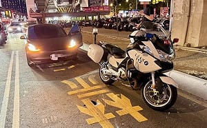 特斯拉追撞警用重機！竟留言嗆「早就看條子不爽」 警方要查了