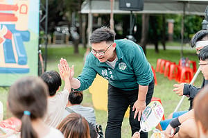 宣布推動0到6歲每月加碼千元    賴瑞隆：高雄成最幸福育兒城市！  