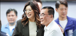 李四川遇鄭麗文秒閃人！ 她譏：大家遇到「票房毒藥」都成閃電俠