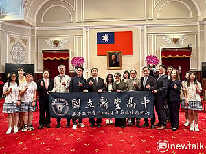 牽起歸仁藝術情》王定宇助新豐高中師生赴總統府  蕭美琴大讚學生創作世界級
