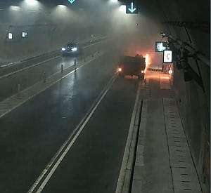 蘇花改仁水隧道小貨車自燃　駕駛控制火勢消防撲滅