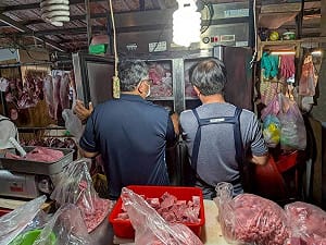 高雄燕巢豬肉攤驚現老鼠啃豬頭！網直呼：噁心 衛生局要查了