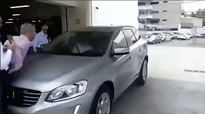 (影) Volvo安全測試撞倒員工！網傳執行長親測煞車失靈 官方出面澄清謠言
