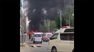 (影) 俾路支轟巴基斯坦影片曝光! 列車遭炸飛至少24死 女兵領袖還現身.....