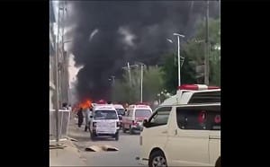 (影) 俾路支轟巴基斯坦影片曝光! 列車遭炸飛至少24死 女兵領袖還現身.....