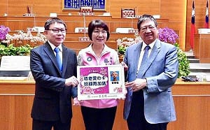 竹縣議會通過敬老卡升級提案 蔡志環推藥局、農會也能用