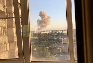 (影) 烏猛轟俄空軍基地！ 俄境內2地、克里米亞海軍總部遇襲 竄出大濃煙