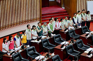 批柯志恩助攻中國教育統戰   高市議會綠營爆：國際學生獎學金也砍2000萬！  