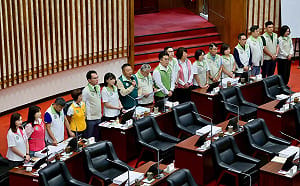 批柯志恩助攻中國教育統戰   高市議會綠營爆：國際學生獎學金也砍2000萬！  