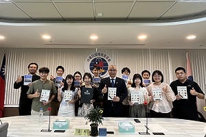 政大日本研究學程參訪僑委會 深化青年國際視野與公共外交實務認識