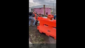 (影) 白宮收緊移民福利 ICE執法激進 全美各地爆發反移民政策抗議