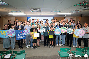 AMD捐31台AI筆電助攻台南智慧教育　黃偉哲：攜手培育下一代AI人才