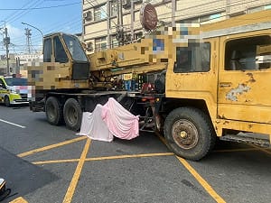 清晨穿越道路遭吊車撞上　台南8旬婦當場死亡