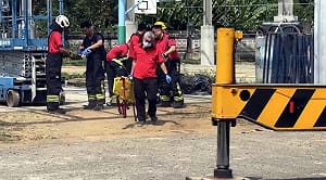 嘉市校園球場工程繩索斷　工人遭烤漆板砸中不治