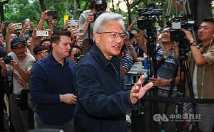 黃仁勳揭台灣電子供應鏈「忙翻」真相：AI已開始進入獲利期