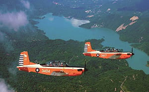 快訊》空軍1架T-34初教機墜毀！兩名中校殉職 國防部最新說明 