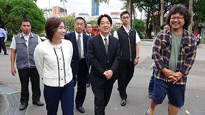 等不到小英回應  賴揆今悄赴原民陳抗現場傾聽訴求