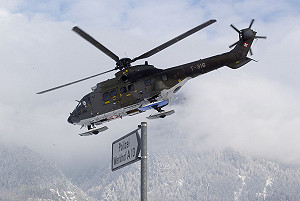 日本直升機墜落 機上4人全數罹難