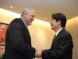 會聖露西亞總理查士納 賴揆：推動合作