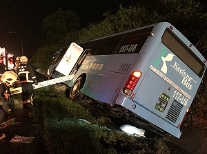 基隆客運國道車禍  9人送醫無大礙
