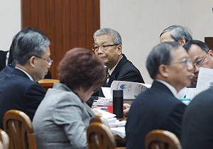 慶富陳情函馬府列密件 顧立雄問為什麼？