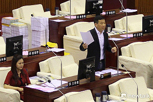 提拆遮蔽物解決萬華街友問題 鍾小平：房價掉你們賠嗎？