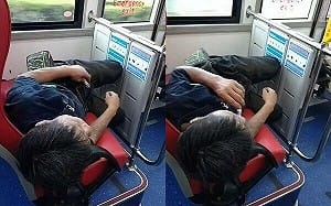 喪屍入侵公車？男橫躺手抖吸電子煙！網批：根本滿清吸鴉片的樣子