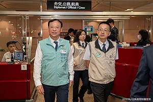 伊波拉疫情升公衛緊急事件！石崇良赴桃園機場視察：6月起4機場提供免費採檢