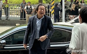 蔣萬安被戲稱「蔣稿機」 王世堅：答詢要加入自己的東西