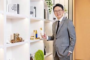 克麗緹娜2年狠關800家加盟店 挺過中國內需寒冬！42歲麗豐三代「體質改革三部曲」美容龍頭獲利低谷反彈