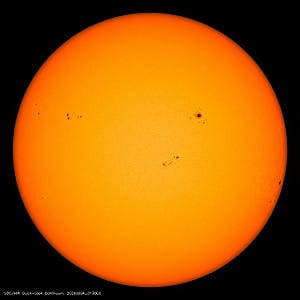 中度磁暴今夜到！氣象署發布21小時示警：衛星、無線電可能中斷