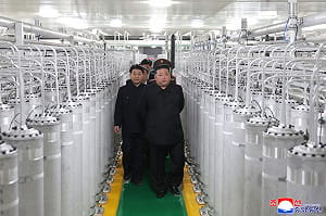 金正恩高調展示核武擴張宣稱生產能力翻倍   強化「核盾」確保政權生存