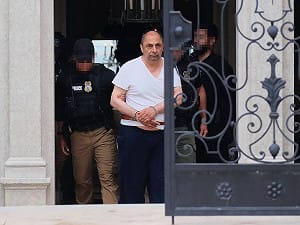 FBI突襲3500萬美元豪宅  逮捕向伊朗核武軍事計畫供設備「裝窮」科技公司執行長