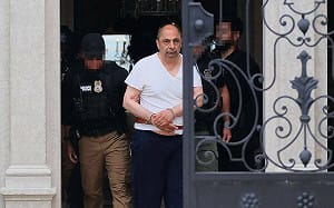 FBI突襲3500萬美元豪宅  逮捕向伊朗核武軍事計畫供設備「裝窮」科技公司執行長