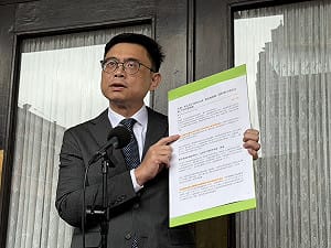 僅落後0.6%民調「自產自銷」？賴瑞隆下重話：柯志恩出來講清楚